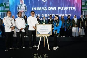 Siswi MAN 3 Banyuwangi, Inesya Dwi Puspita Terima Apresiasi Inisiator Muda Moderasi Beragama